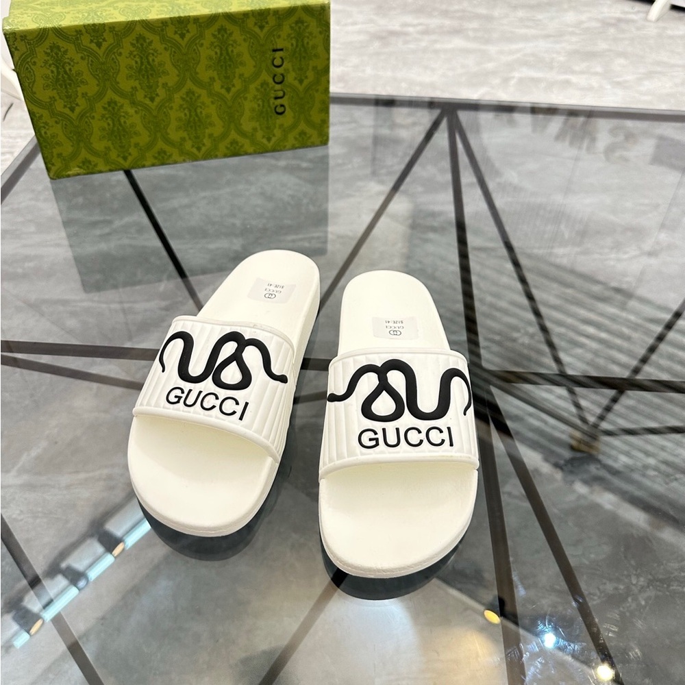 GUCCI Pursuit Slider Slide Sandal with Interlocking Snake Motif